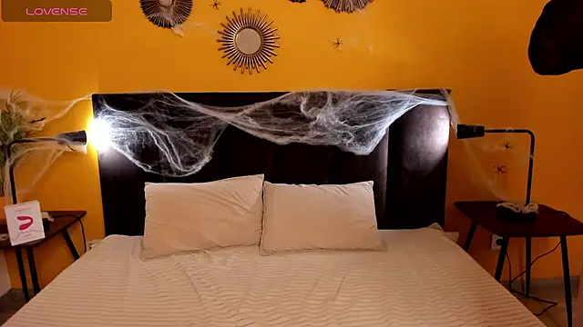 Snapshot of Jessie_Curlyy chatting on October 23, 2:00 am Jessie Curlyy online show from October 23, 2:00 am