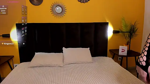 Snapshot of Jessie_Curlyy chatting on November 18, 1:44 am Jessie Curlyy online show from November 18, 1:44 am