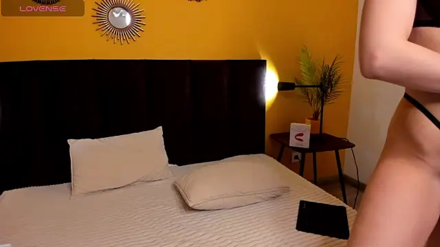 Snapshot of Jessie_Curlyy chatting on November 20, 2:01 am Jessie Curlyy online show from November 20, 2:01 am