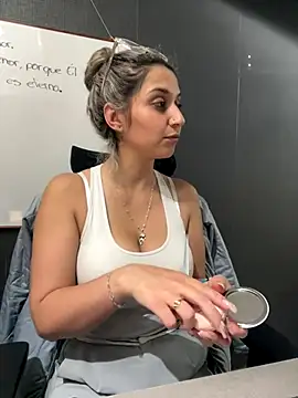 Isabella Varella online show from December 15, 12:53 pm