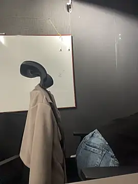 Isabella Varella online show from February 18, 12:12 pm