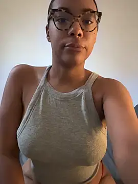 Snapshot of Melia_Rayne chatting on October 17, 7:11 am Melia Rayne online show from October 17, 7:11 am