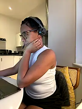 Snapshot of Melia_Rayne chatting on November 13, 3:55 pm Melia Rayne online show from November 13, 3:55 pm