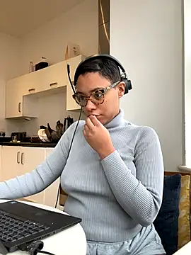 Snapshot of Melia_Rayne chatting on November 19, 12:05 pm Melia Rayne online show from November 19, 12:05 pm