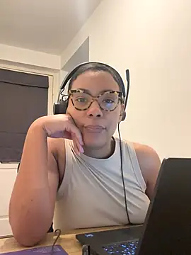 Snapshot of Melia_Rayne chatting on November 28, 10:07 am Melia Rayne online show from November 28, 10:07 am