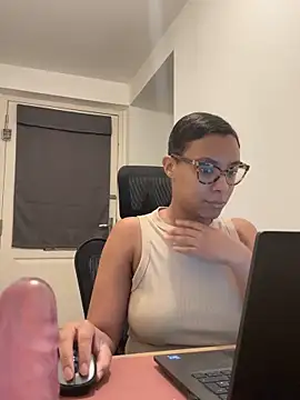 Snapshot of Melia_Rayne chatting on December 4, 11:41 am Melia Rayne online show from December 4, 11:41 am