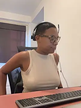 Melia Rayne online show from July 9, 9:35 am