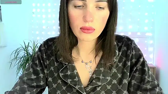 neferutt online show from November 27, 6:43 pm