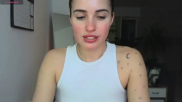 neferutt online show from February 18, 6:04 pm