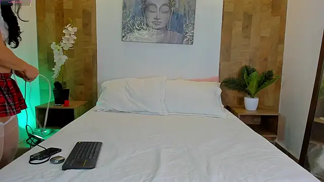 isabella winkler online show from December 3, 3:54 pm