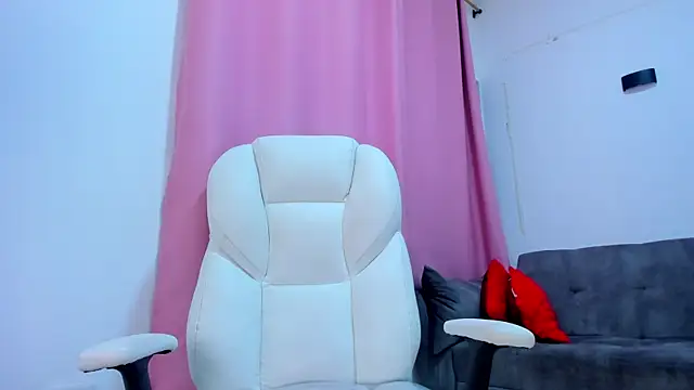 Snapshot of gaaby_foxx chatting on November 6, 2:18 pm gaaby foxx online show from November 6, 2:18 pm