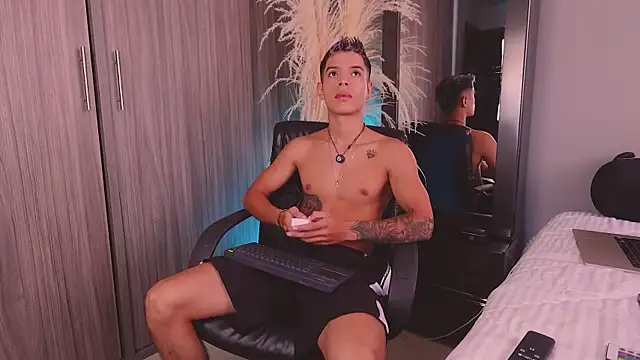 Snapshot of ErosKhaos chatting on March 24, 4:23 pm ErosKhaos online show from March 24, 4:23 pm