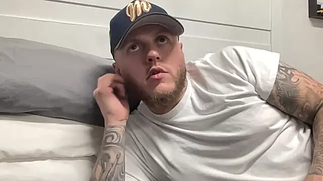 Snapshot of Thegreatwhitepipe chatting on November 10, 11:42 am Thegreatwhitepipe online show from November 10, 11:42 am