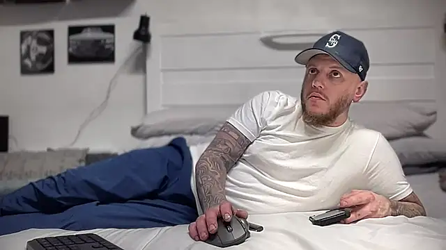 Snapshot of Thegreatwhitepipe chatting on December 15, 9:46 am Thegreatwhitepipe online show from December 15, 9:46 am