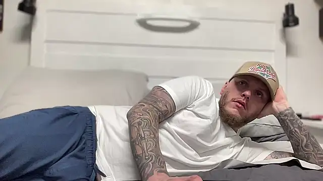 Snapshot of Thegreatwhitepipe chatting on December 16, 8:52 am Thegreatwhitepipe online show from December 16, 8:52 am