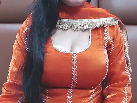 RealNaina online show from February 8, 5:27 pm