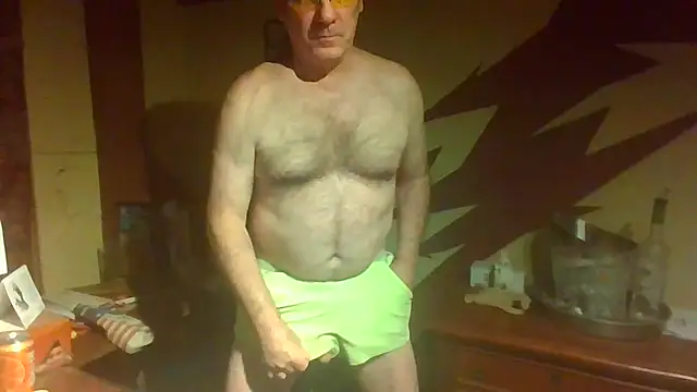 Snapshot of HunkofRock chatting on May 19, 1:56 am HunkofRock online show from May 19, 1:56 am