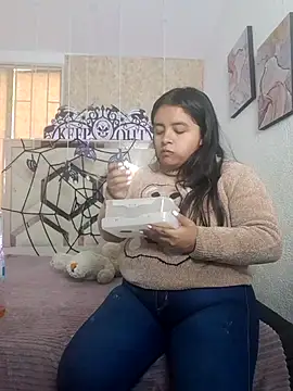 EmilyBrownn  online show from October 31, 1:12 pm