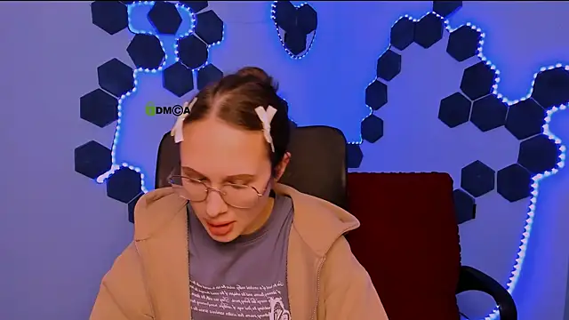 mona cloud online show from December 20, 10:17 pm