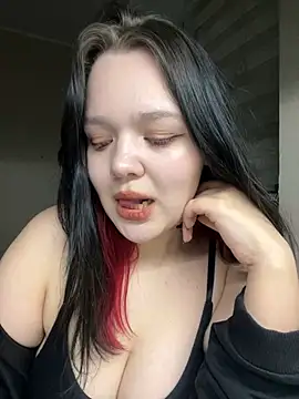 Snapshot of Viella_Rosewood chatting on March 17, 8:51 pm Viella Rosewood online show from March 17, 8:51 pm