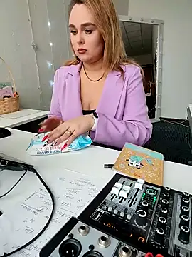 Juicy PeachLux online show from March 14, 7:48 am
