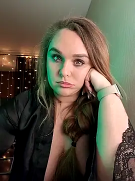 Juicy PeachLux online show from December 1, 6:35 pm