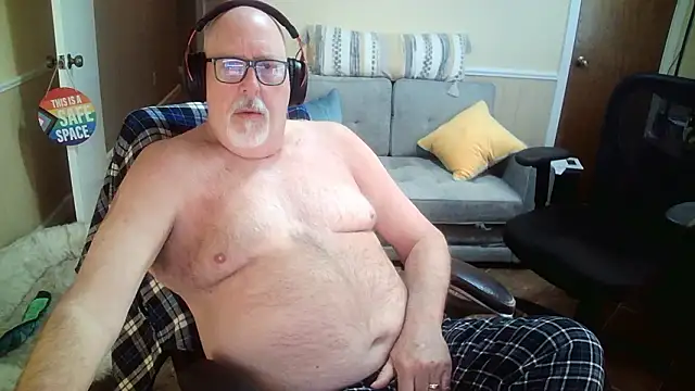 Snapshot of superbearboss chatting on January 17, 5:05 pm superbearboss online show from January 17, 5:05 pm