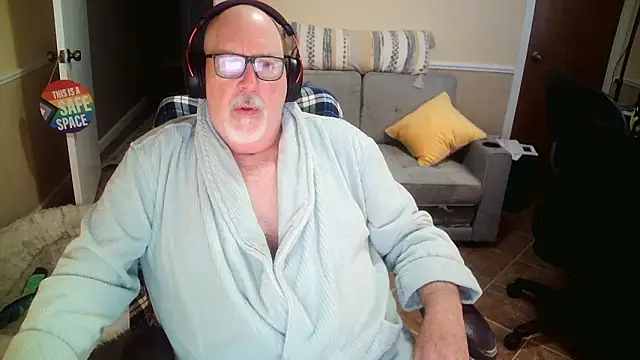 Snapshot of superbearboss chatting on January 18, 3:49 pm superbearboss online show from January 18, 3:49 pm