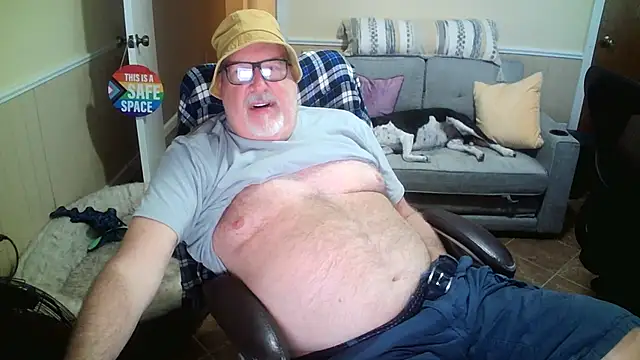 Snapshot of superbearboss chatting on February 21, 10:11 pm superbearboss online show from February 21, 10:11 pm