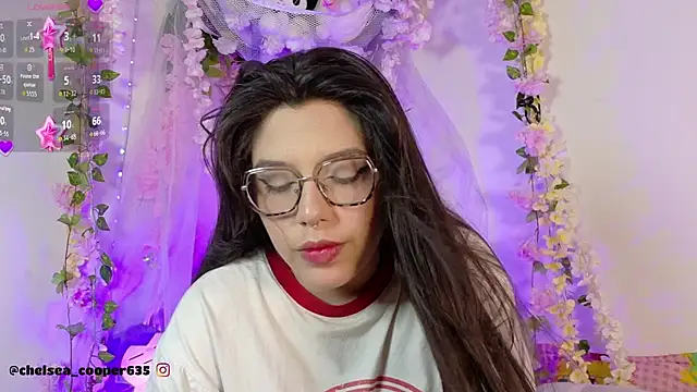 Snapshot of chelsea__coo chatting on October 4, 11:03 pm chelsea  coo online show from October 4, 11:03 pm