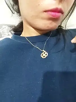 saraaxx1 online show from February 10, 10:03 pm