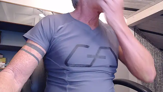 Snapshot of munichrubber chatting on October 8, 4:43 am munichrubber online show from October 8, 4:43 am