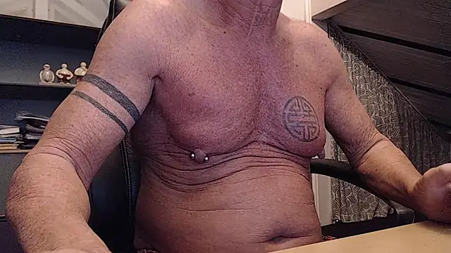 Snapshot of munichrubber chatting on October 24, 4:09 am munichrubber online show from October 24, 4:09 am