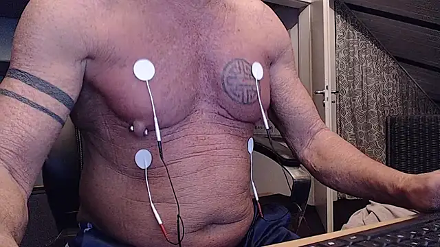 Snapshot of munichrubber chatting on October 29, 4:59 am munichrubber online show from October 29, 4:59 am