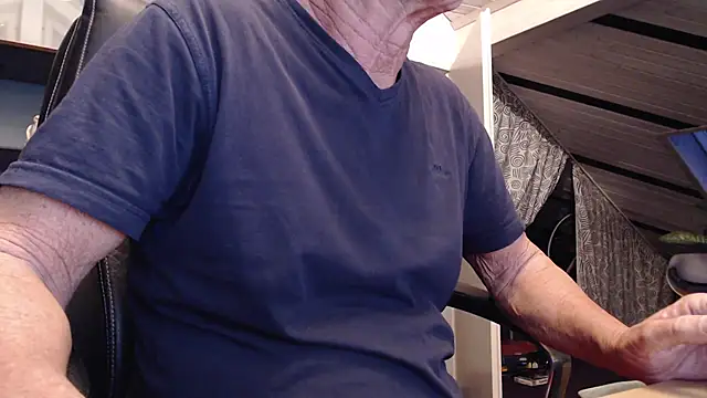 Snapshot of munichrubber chatting on November 5, 5:40 am munichrubber online show from November 5, 5:40 am