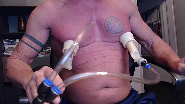 Snapshot of munichrubber chatting on November 10, 6:07 pm munichrubber online show from November 10, 6:07 pm