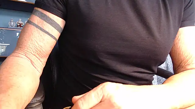 Snapshot of munichrubber chatting on November 17, 2:34 pm munichrubber online show from November 17, 2:34 pm