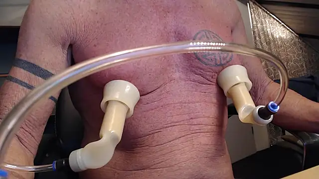 Snapshot of munichrubber chatting on November 24, 5:56 pm munichrubber online show from November 24, 5:56 pm