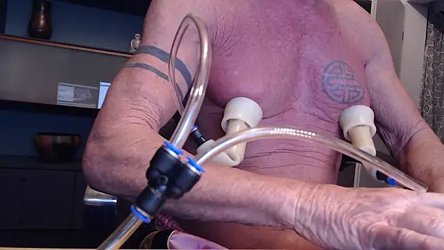 Snapshot of munichrubber chatting on December 1, 6:02 pm munichrubber online show from December 1, 6:02 pm