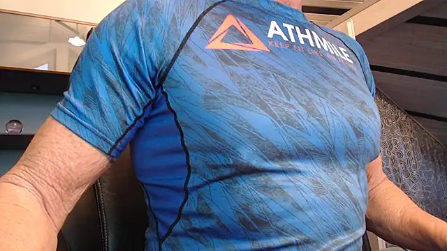 Snapshot of munichrubber chatting on December 20, 6:53 am munichrubber online show from December 20, 6:53 am