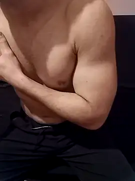 Snapshot of LucianDraven chatting on March 8, 4:56 am LucianDraven online show from March 8, 4:56 am