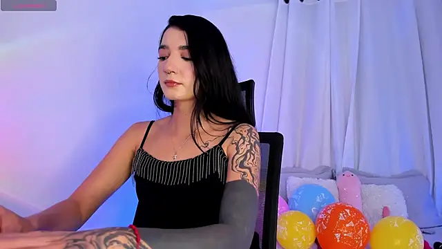 Snapshot of Hi_Soyfer chatting on November 15, 3:52 pm Hi Soyfer online show from November 15, 3:52 pm