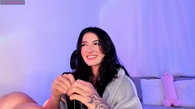 Snapshot of Hi_Soyfer chatting on December 17, 1:22 am Hi Soyfer online show from December 17, 1:22 am