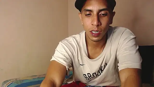 Monkey uchiha777 online show from October 10, 10:42 pm