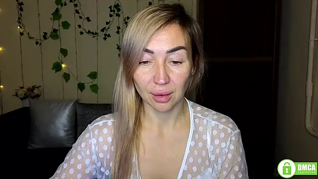 Kiss julli88I online show from December 4, 6:27 pm