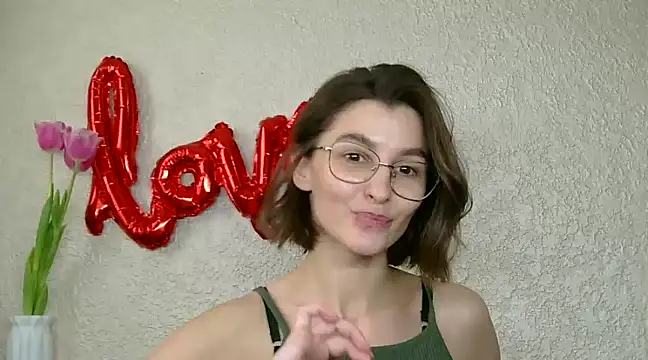 luna Gharming online show from March 11, 12:39 pm
