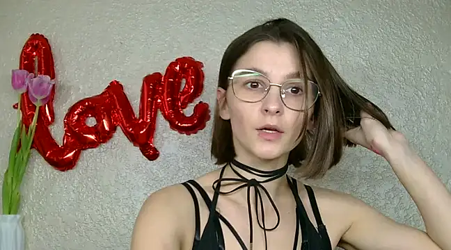 luna Gharming online show from March 12, 9:44 am