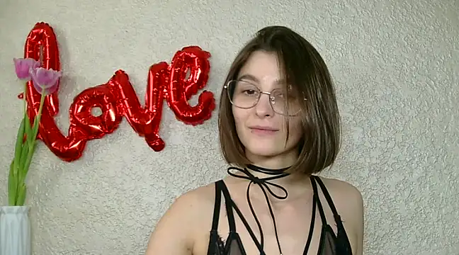 luna Gharming online show from March 12, 12:47 pm