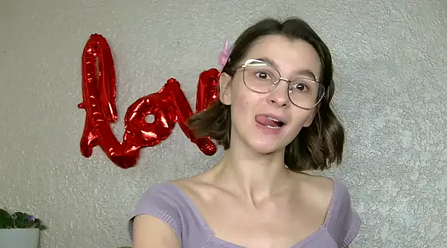 luna Gharming online show from March 15, 9:52 am