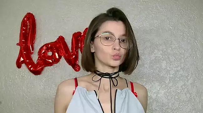 luna Gharming online show from March 17, 8:29 am